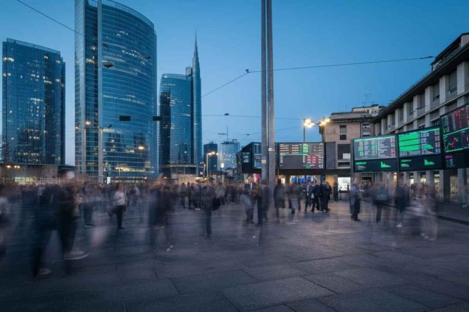 Milano in ripresa: la Borsa guadagna l'1% e si avvicina ai 47.000 punti