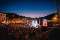 Sanremo colpisce ancora: 10,8 milioni di spettatori e il 65,6% per la serata delle cover