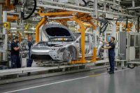 Stellantis: previsioni da record per il 2025, ma con una perdita significativa in vista