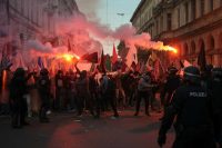 Torino in tensione: scontri al corteo di Askatasuna tra bombe carta e lacrimogeni