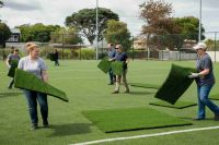Un comune offre ai cittadini un campo di calcio... ma è un puzzle da ricomporre!