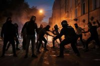 Violenza al corteo Askatasuna: un poliziotto aggredito, Meloni condanna l'attacco allo Stato – Guarda il video