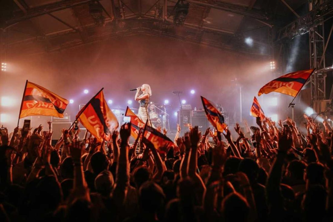 Ditonellapiaga celebra il successo delle donne nell'arte musicale